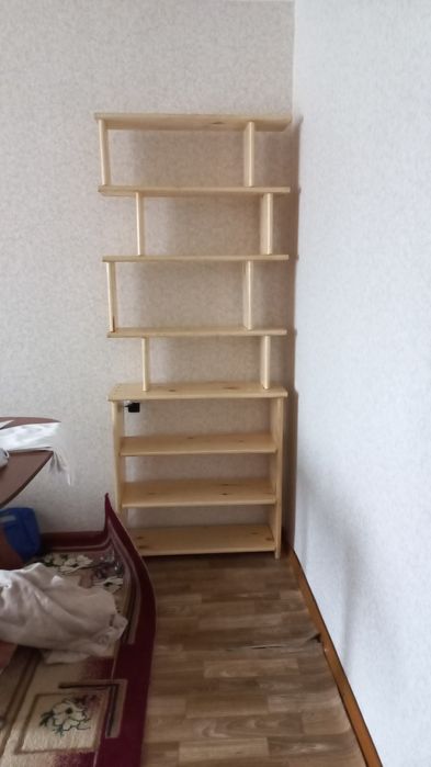 Деревянная этажерка
