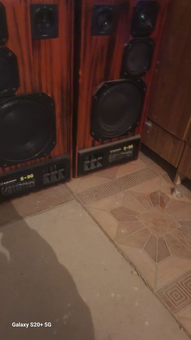 Калонка ва усилитель сотилади