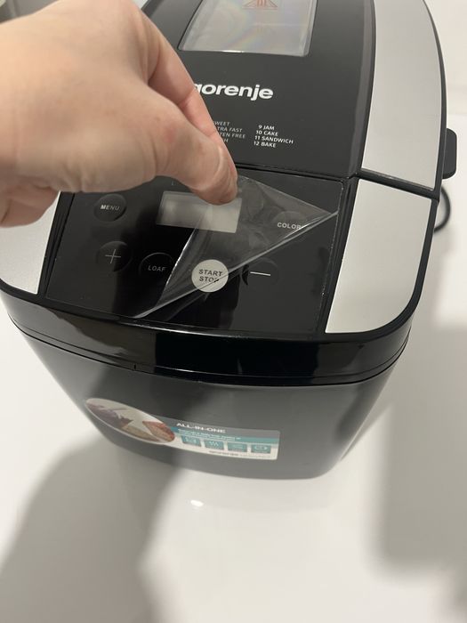 Masina de facut paine ( nici folia nu sa luat de pe ea)