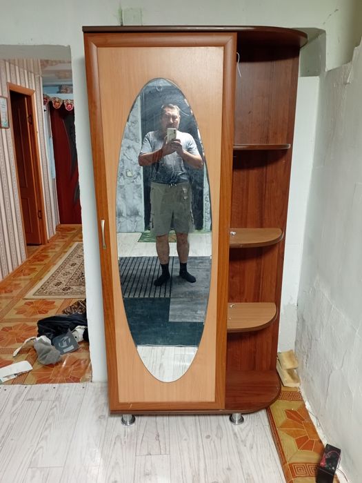 Продам пенал для прихожей