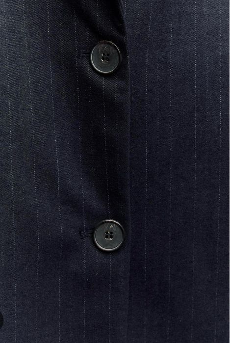 Vand pardesiu nou, Zara , S, bleumarin cu dungi  subtiri albe.