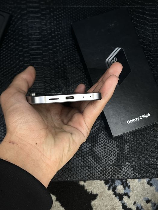 Samaung Z flip6 5G