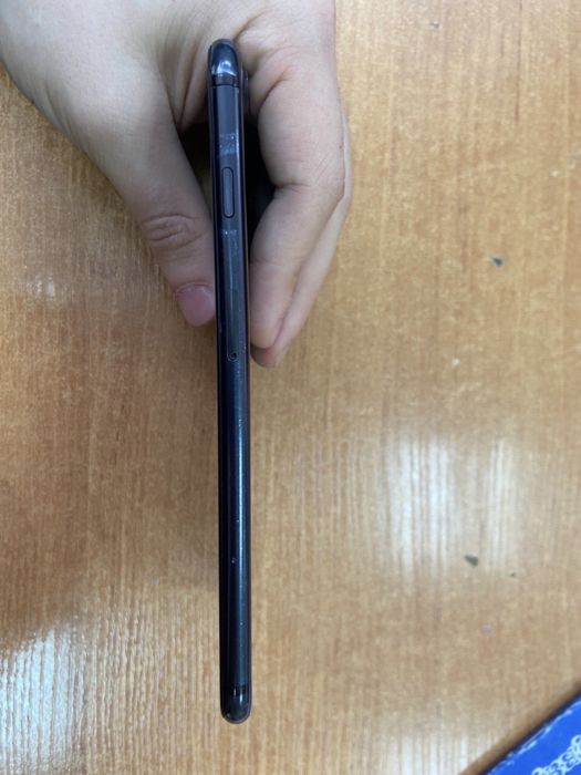 Продам Iphone 7+