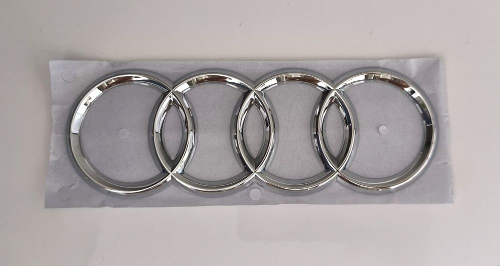 Emblema cromată Audi A8 D4 
OE part number 420 85