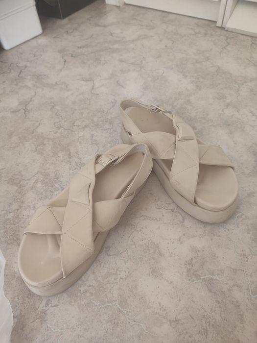 Сандали и кроссовки