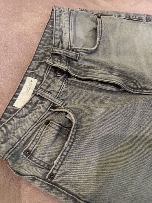 Продавам сиви дънки “mom fit” от зара