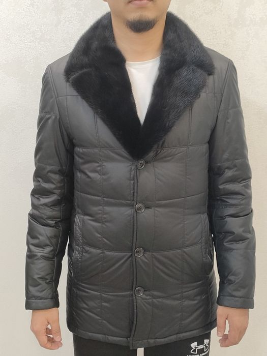 Продам зимнюю куртку с норковым воротником. Верблюжий мех.