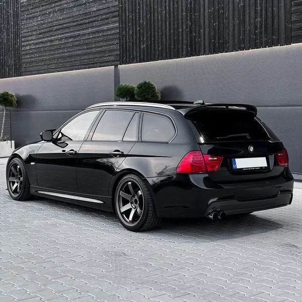 Спойлер антикрило за BMW E91 (2005-2012) combi - черен гланц