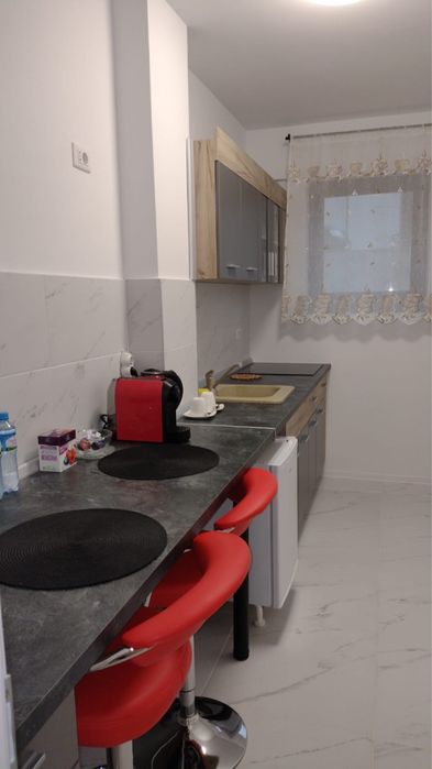 Inchiriez apartamet