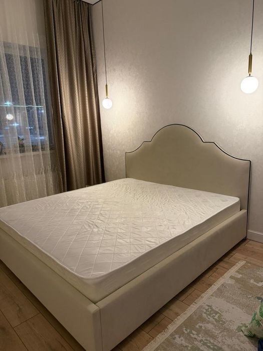 Продам кровать (180 на 200)