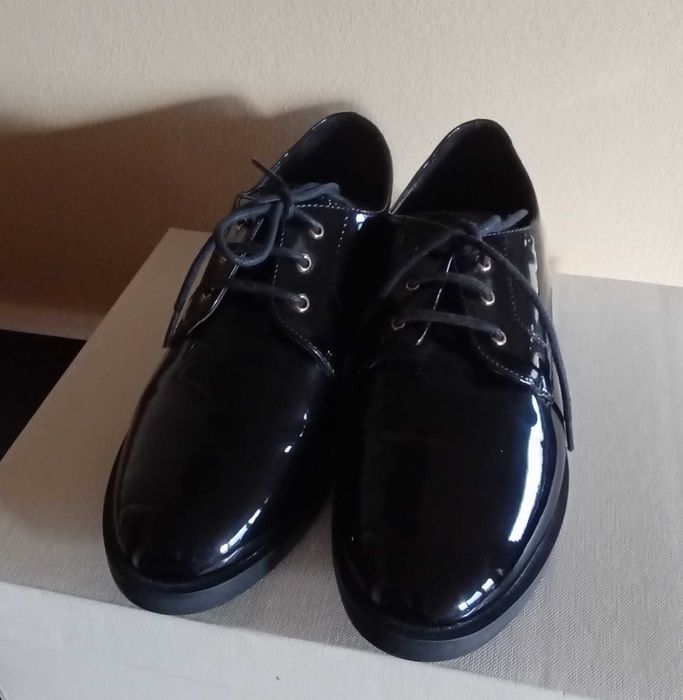 Лачени обувки 37 номер