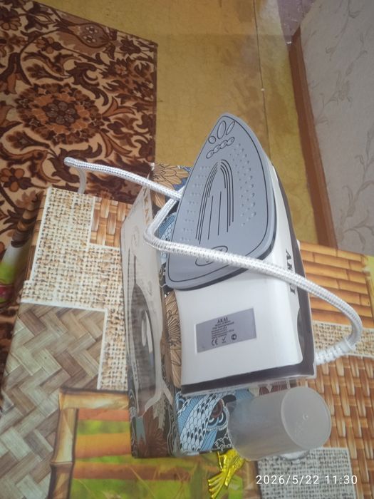 Утюг совершенно новый, в упаковке, очень компактный,