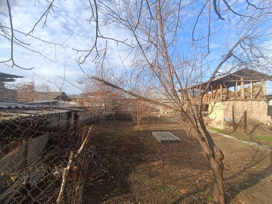 Уй сотилады яанги тошкент ортасидан 8сотик йер + 2 сотик захвати бор