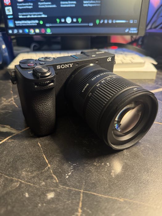 Sony a6700 + sigma  18-50mm