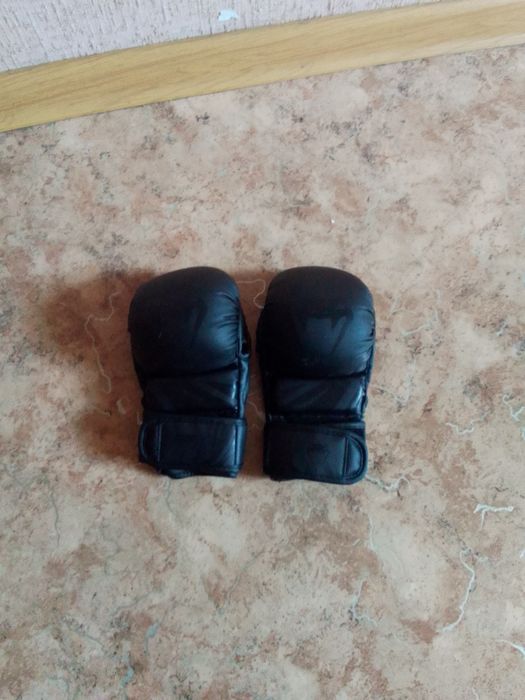 Срочно продам перчатки