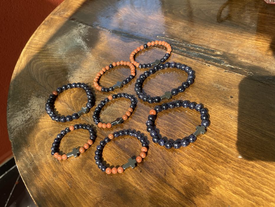 Гривни от естествени камъни