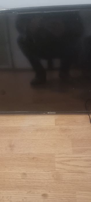 3 televizoare diagonala 81