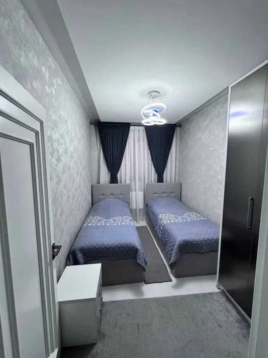 Замона туйхона якинида 5 хона дублех квартира сотилади !