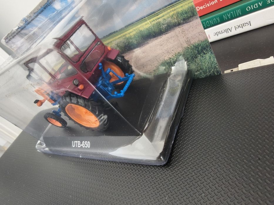 Machetă Tractor UTB 650