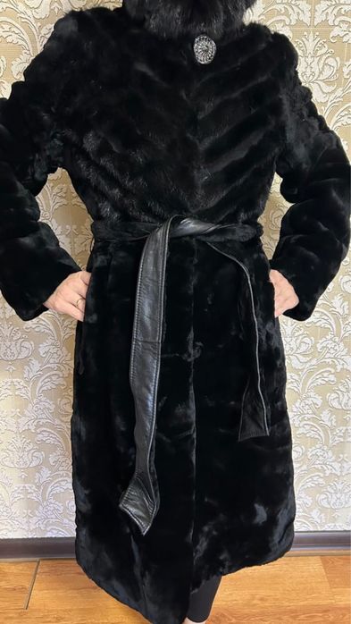 Мутонова шуба с норковыми вставками