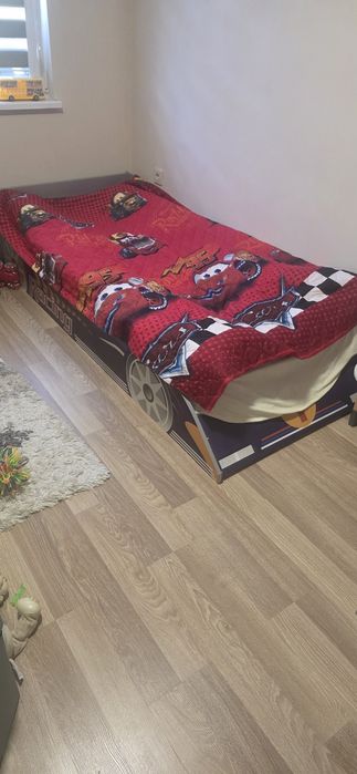 Детско легло формата на кола