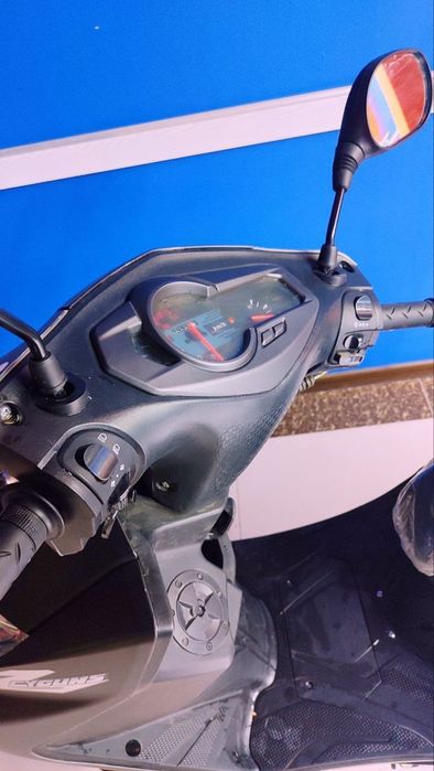 Skuterlar bor.        .