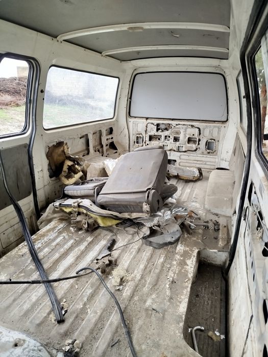 Nissan urvan 1998 yil zapchast mikroavtobus