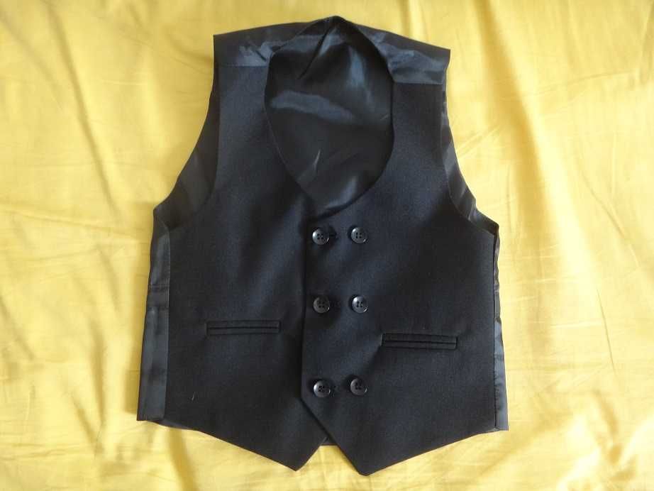 Нов Детски официален черен костюм от 3 части, размер 104-110см,за 4-5г