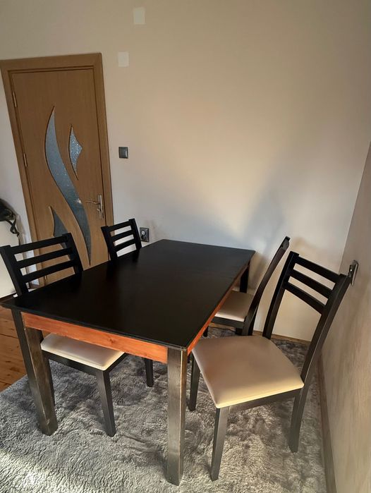 Трапезна разтегателна маса със столове