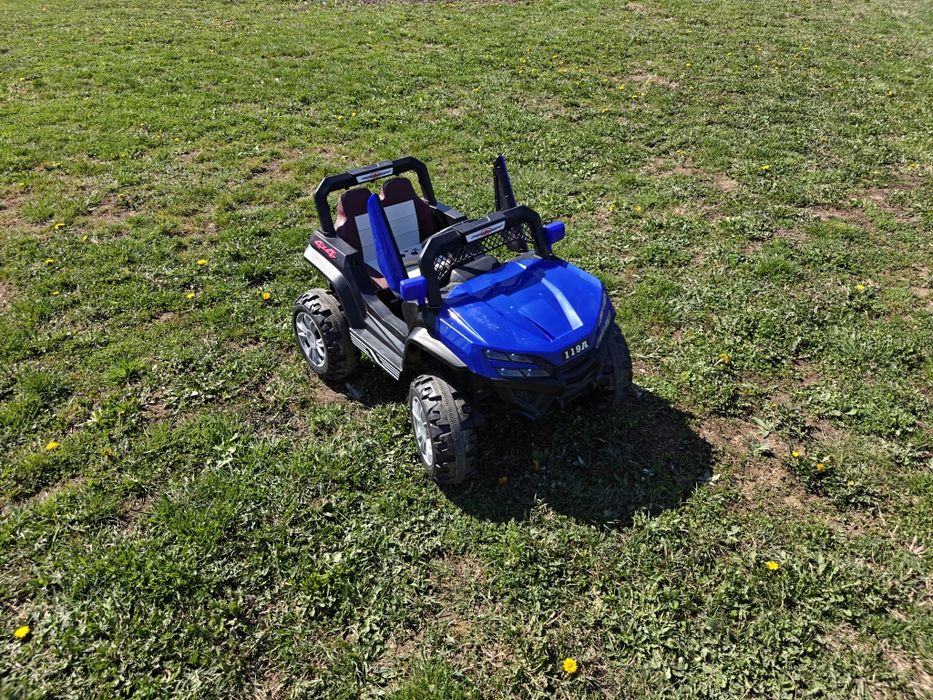Masinuta electrica 4x4