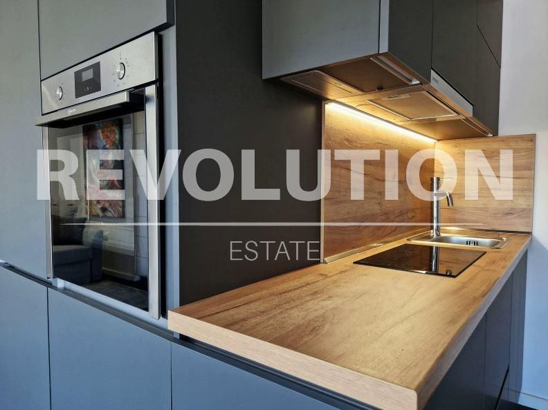 Дава се под наем Едностаен апартамент в Варна, Център - 58 кв.м за 700 € - Снимка #2