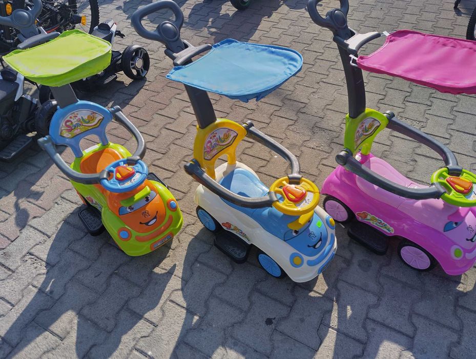 MONI Кола за бутане с дръжка SMILE