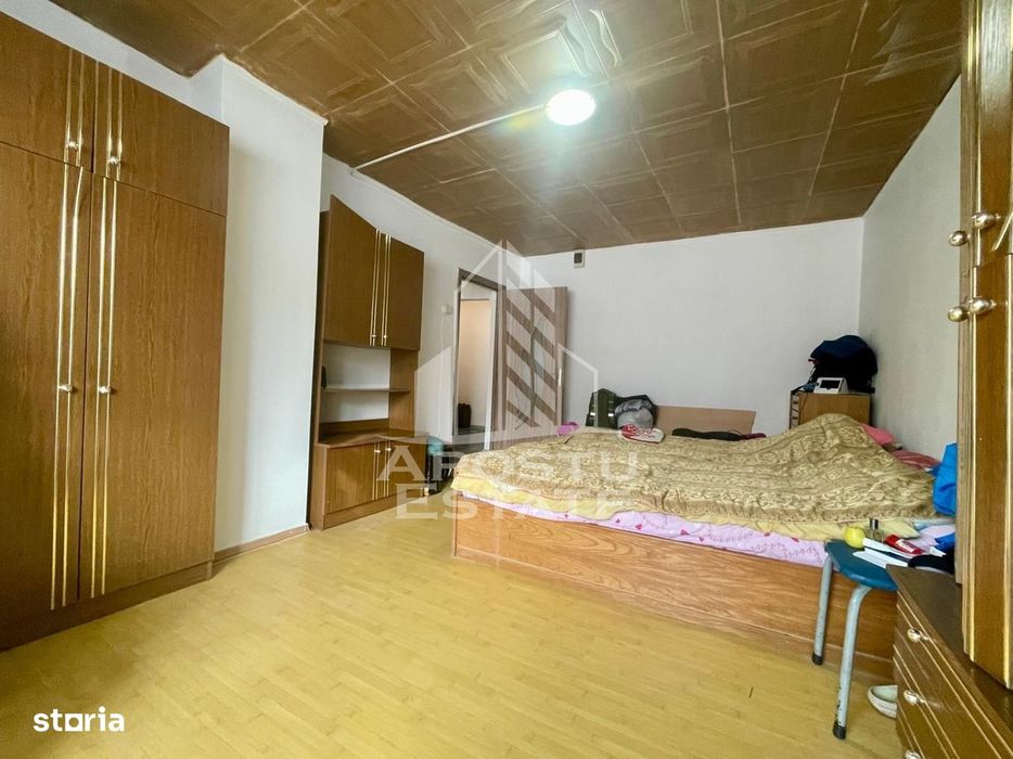 Apartament decomandat cu 3 camere - zona Centrala
