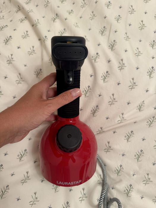 Продам ручной отпариватель Laurastar Iggi red