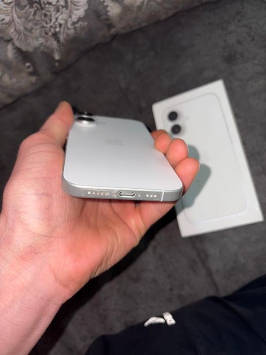 Айфон 16, акб 100%