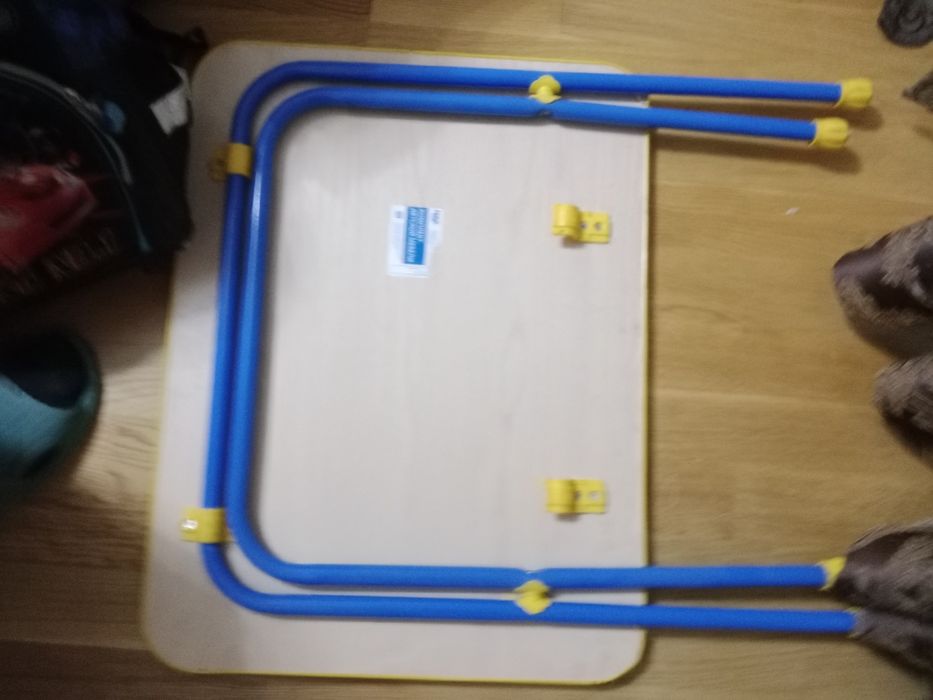 Детский  столик  б/у