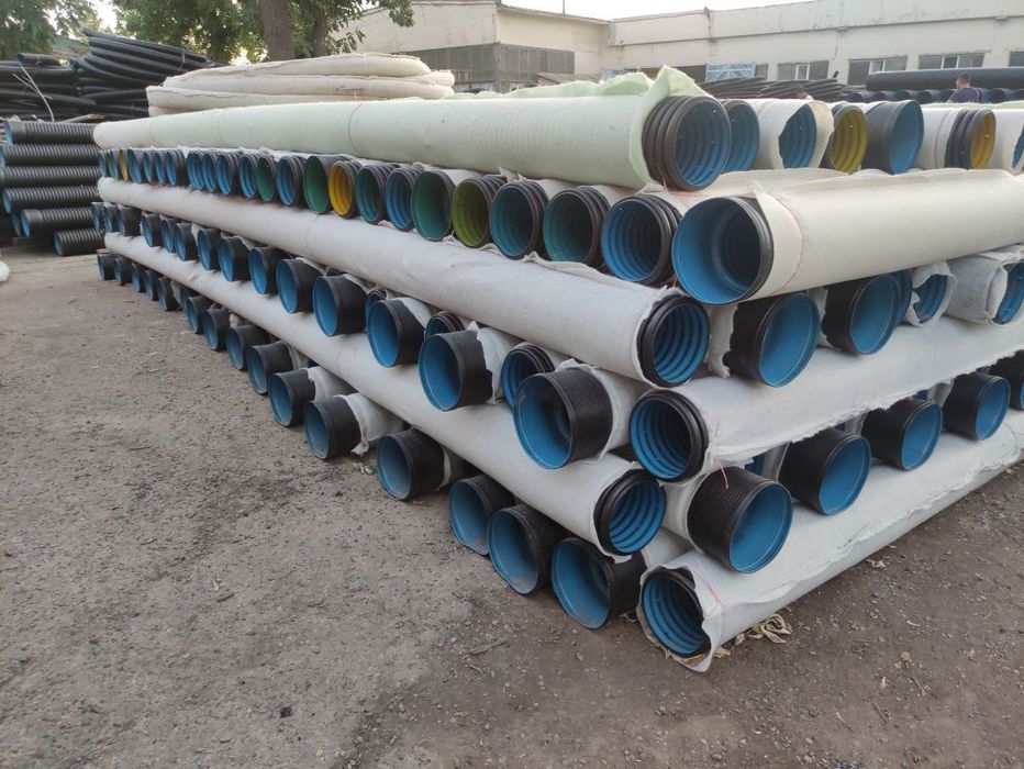 Гофрированная труба и Дренажный труба с геотекстилем разных видов