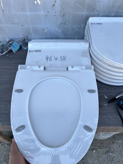 Крышка с сиденьем для унитаза