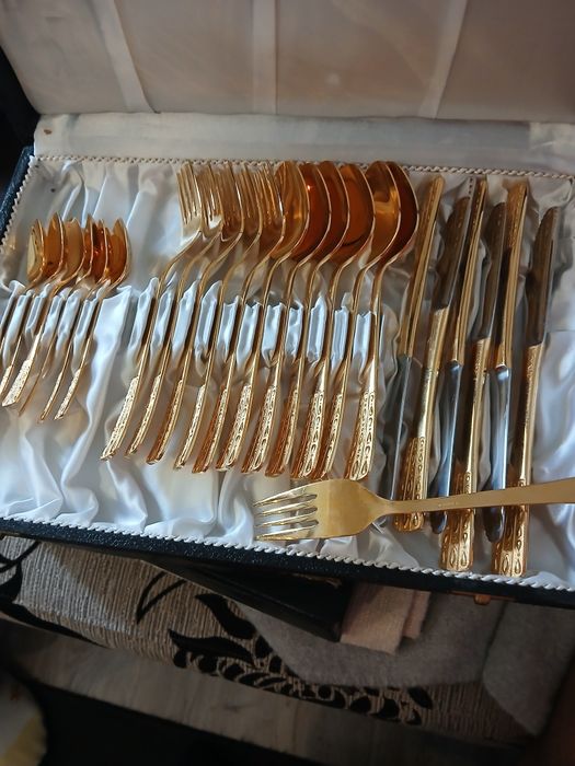 Set tacamuri aurite