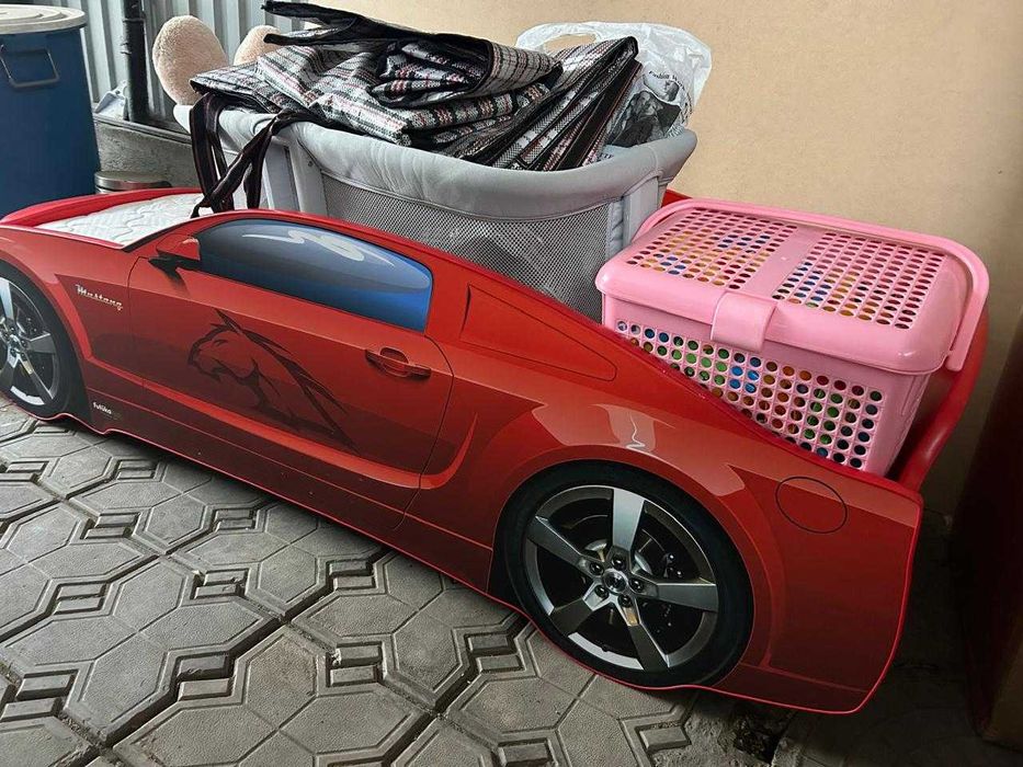 Детская кровать машинка