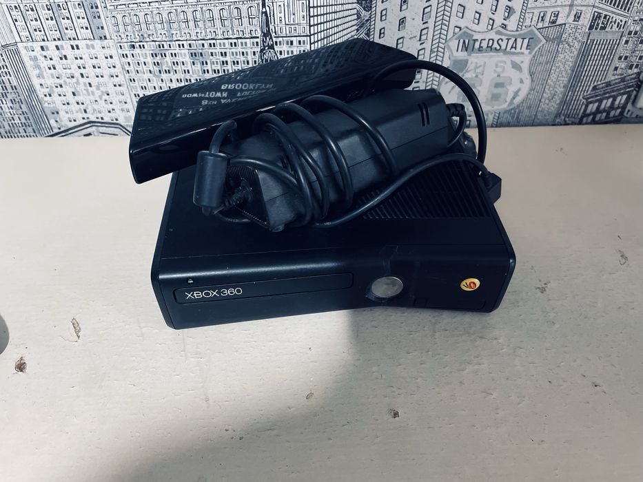 Продам Xbox 360 (прошитая) + Microsoft Kinect