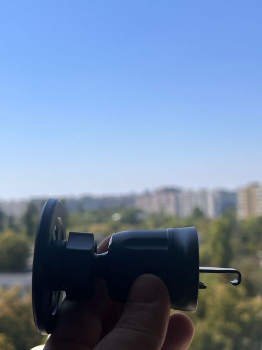 Suport auto magnetic pe tru telefon