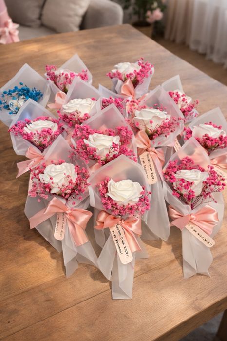 Кутии и букетчета със сапунени рози - стилен и нежен подарък за всеки