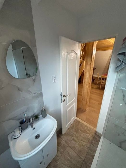 Cazare cu ciubăr Cabană Tip-A frame