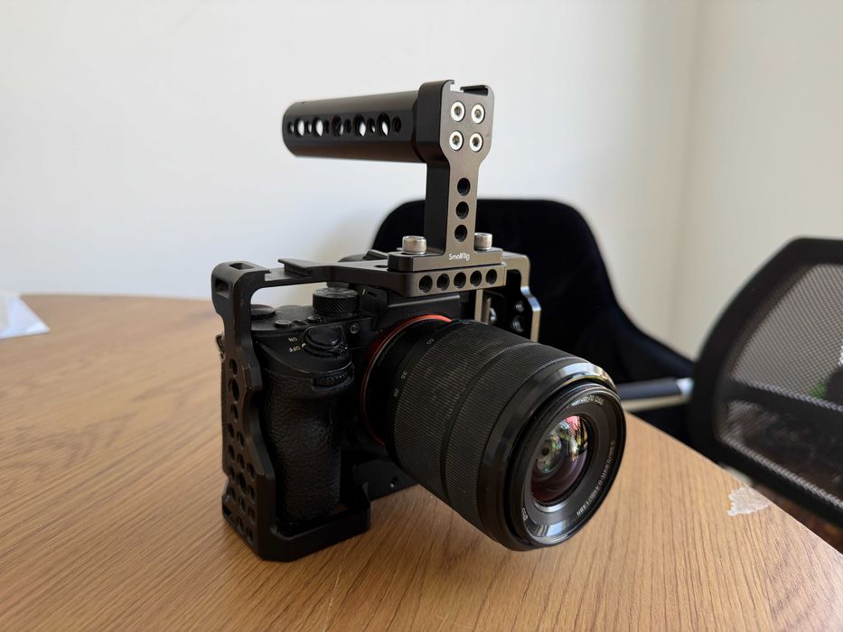 Vând Sony A7 III + obiectiv 28-70mm + rig SmallRig