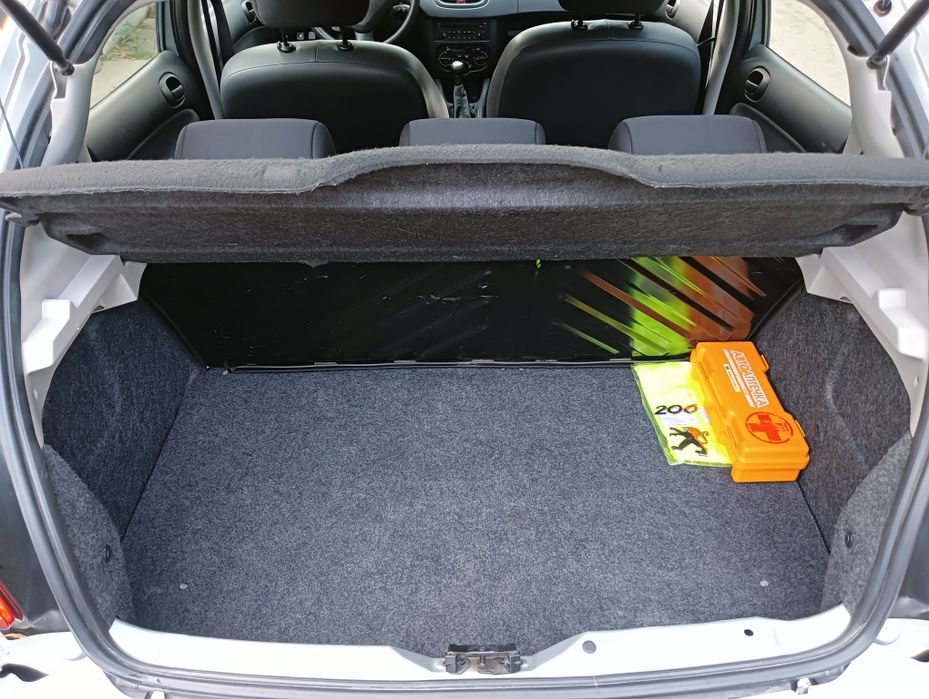 Автомобил Peugeot 206+