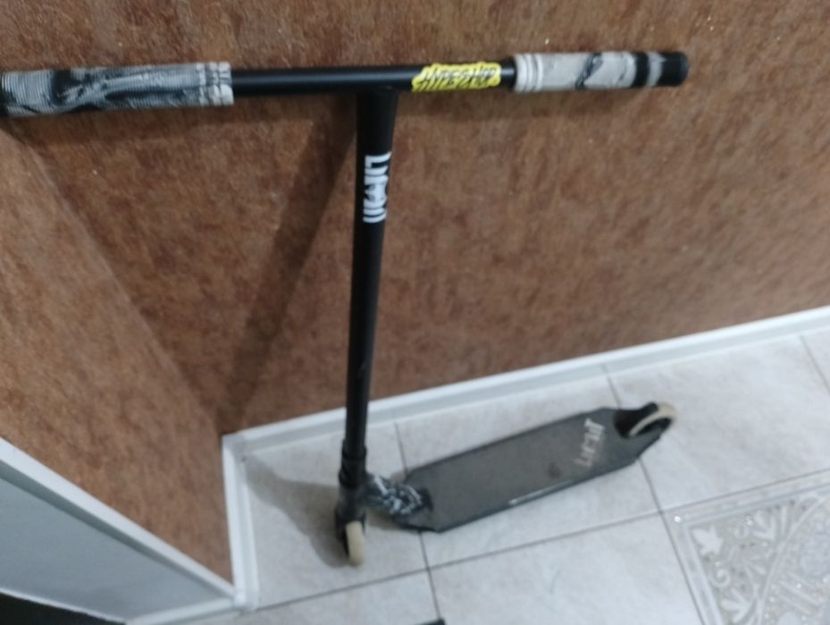 Самокат трюковой почти новый