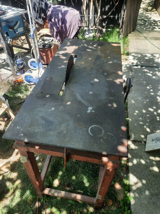 Vând circular cu 3 panze, Preț negociabil !