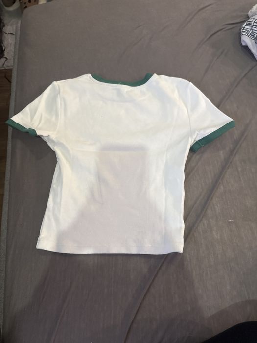 Чисто нова тениска, никога не е носена