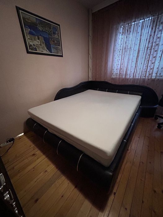 Тапицирана спалня с матрак 140/200